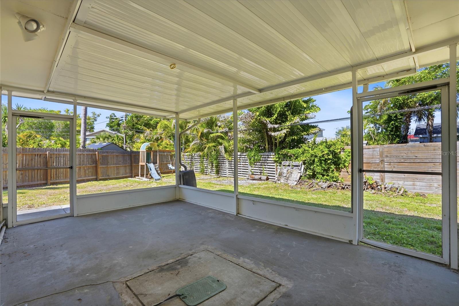 1349 VIEWTOP DR — photo 23