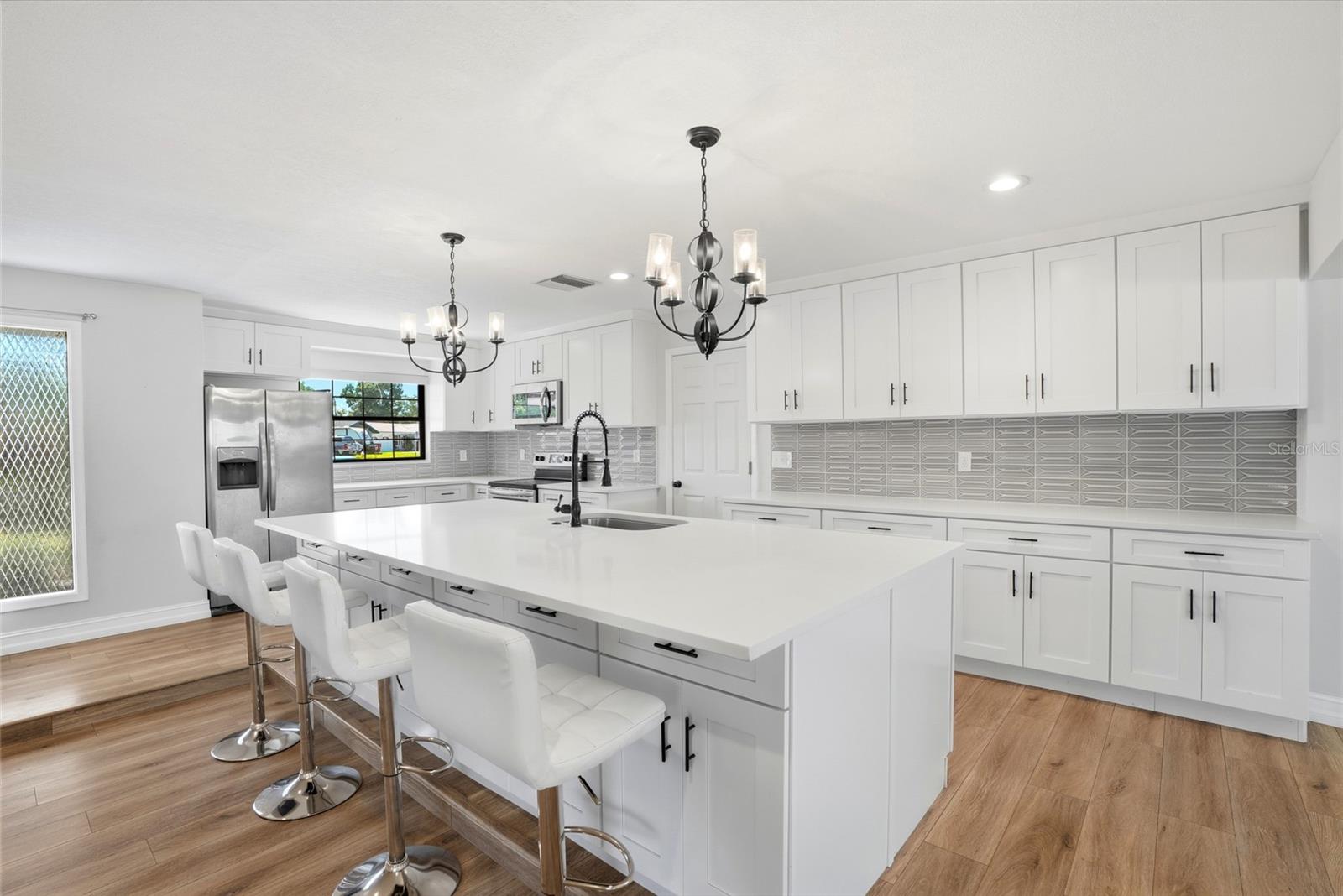 1349 VIEWTOP DR — photo 9