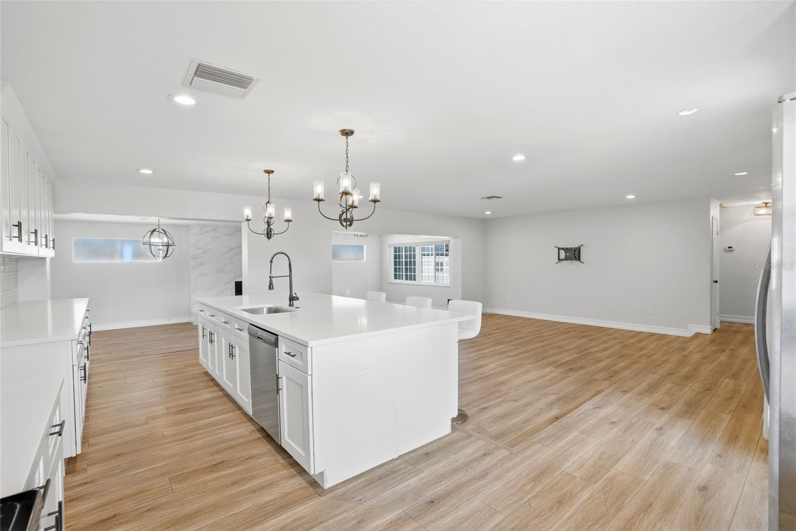1349 VIEWTOP DR — photo 6