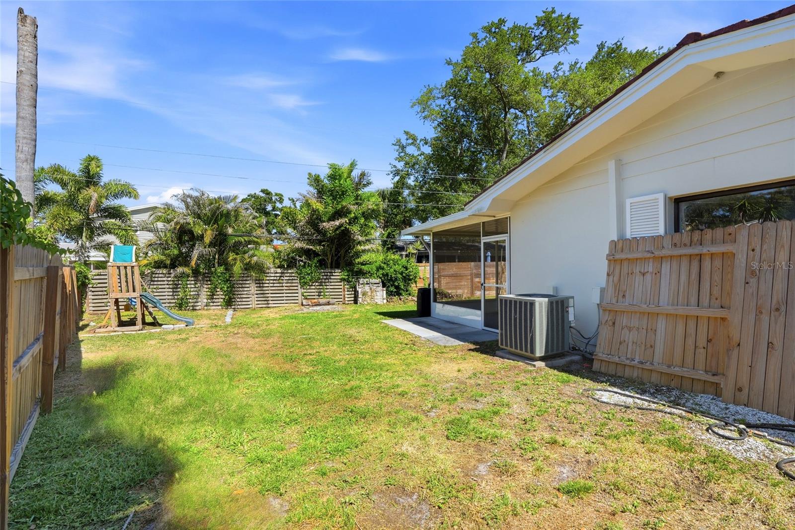 1349 VIEWTOP DR — photo 26