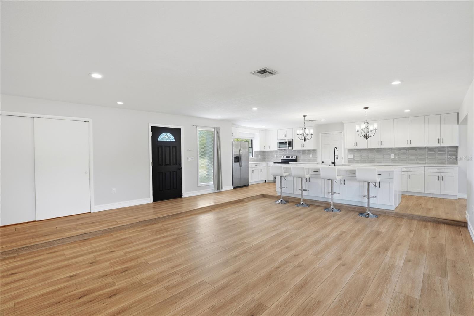 1349 VIEWTOP DR — photo 7