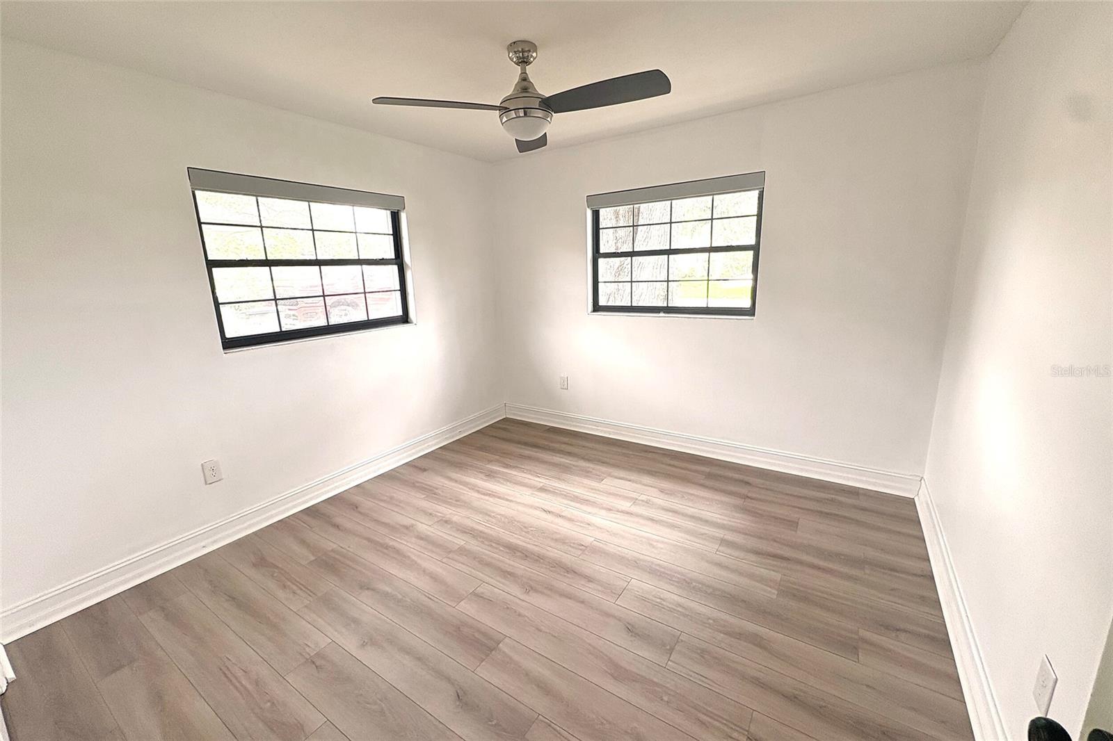 1349 VIEWTOP DR — photo 17