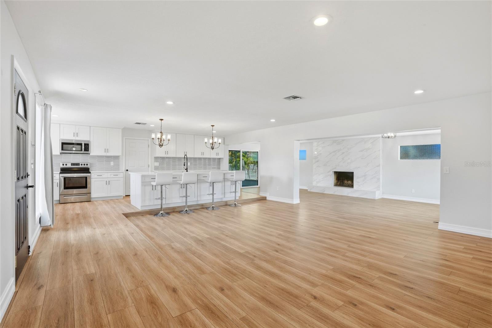 1349 VIEWTOP DR — photo 11