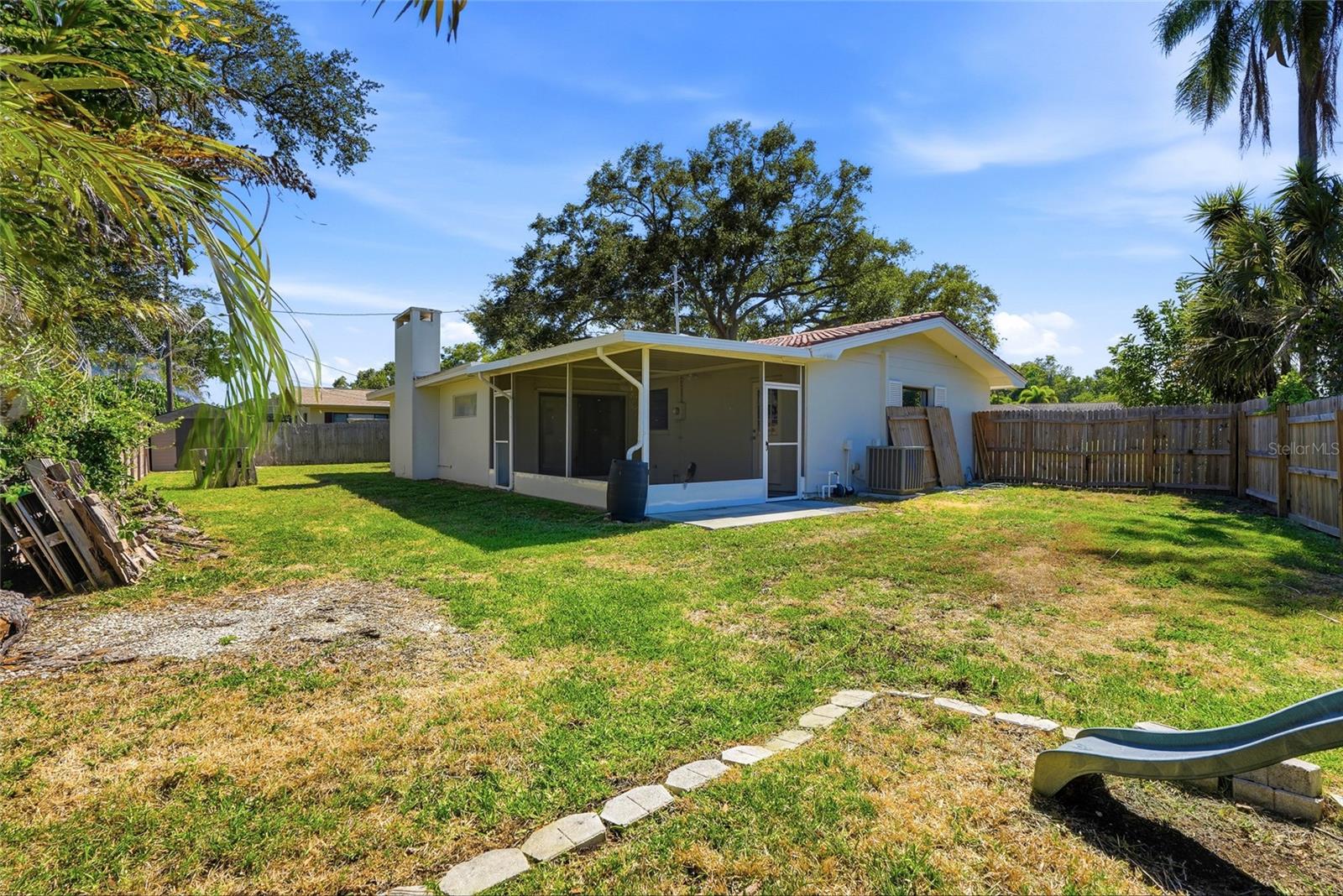 1349 VIEWTOP DR — photo 27