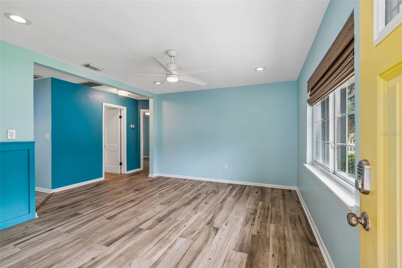 1304 E KNOLLWOOD ST — photo 8