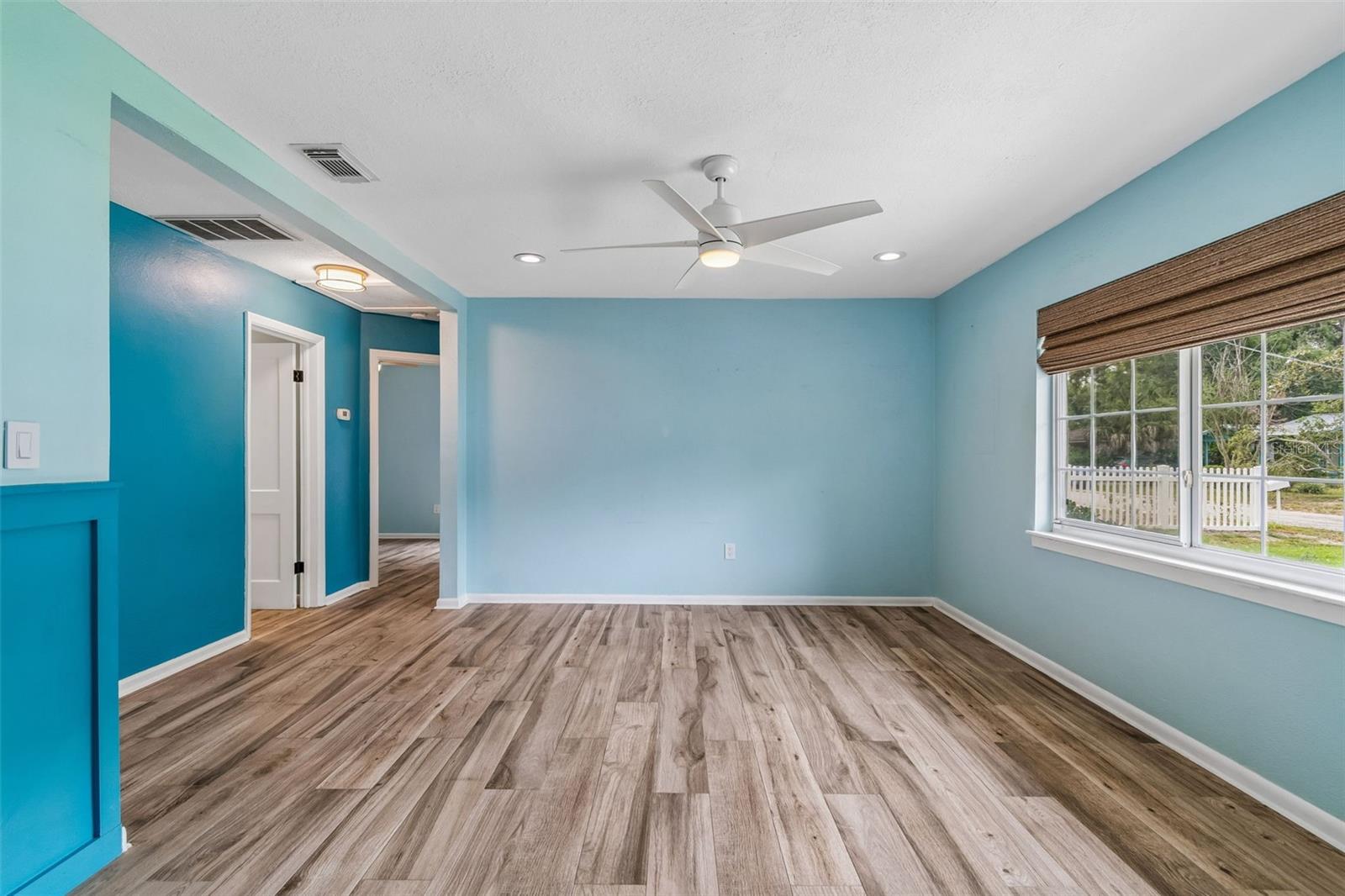 1304 E KNOLLWOOD ST — photo 9