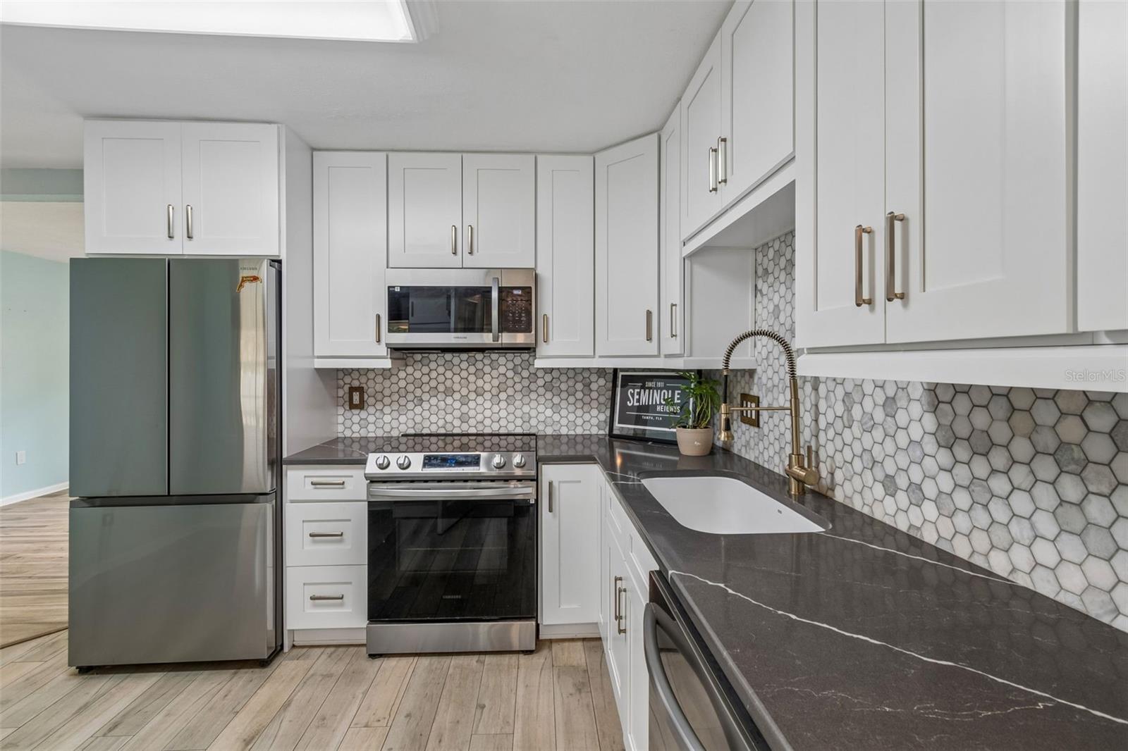 1304 E KNOLLWOOD ST — photo 12