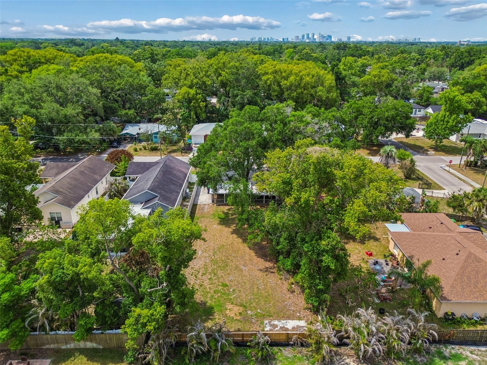 1304 E KNOLLWOOD ST — photo 30