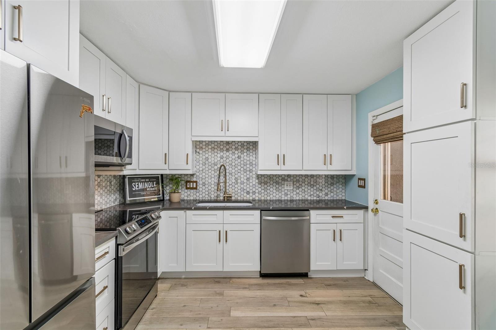 1304 E KNOLLWOOD ST — photo 13