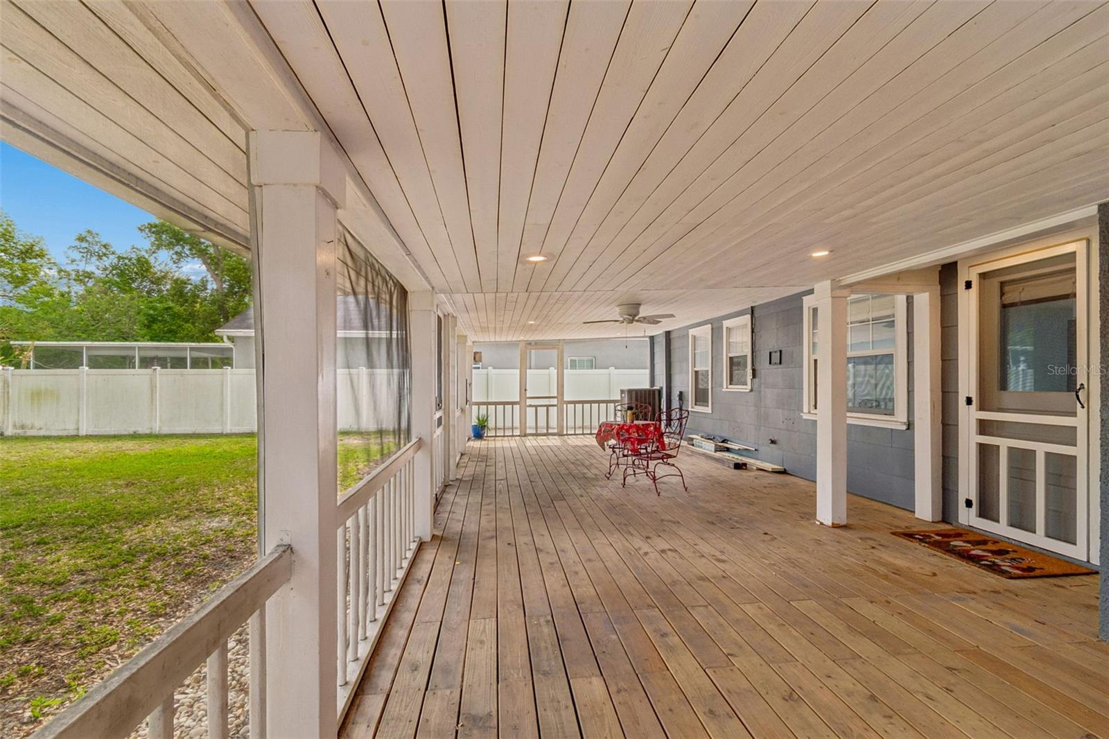 1304 E KNOLLWOOD ST — photo 23