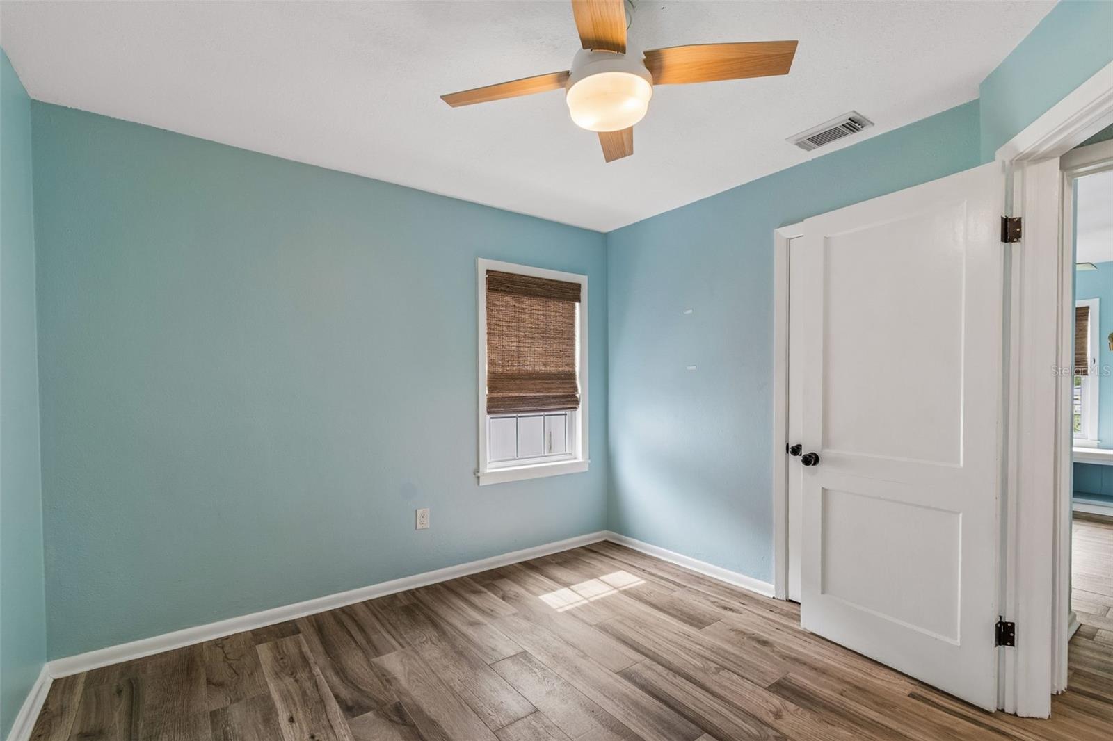 1304 E KNOLLWOOD ST — photo 21