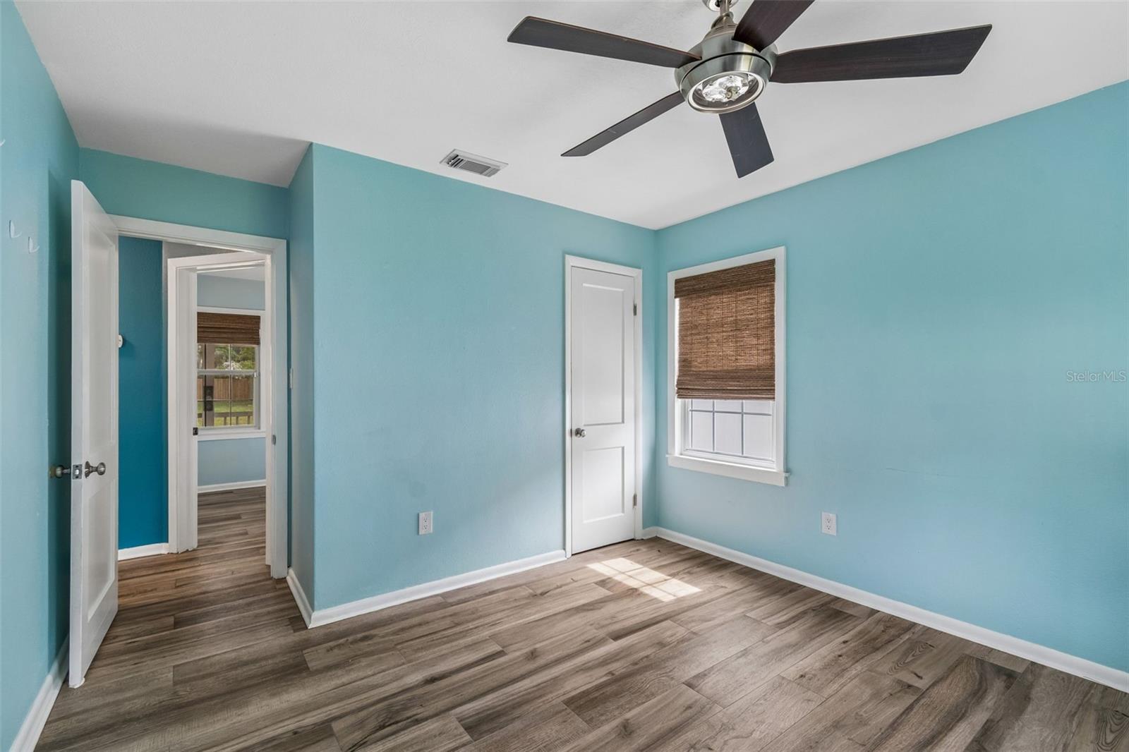 1304 E KNOLLWOOD ST — photo 18