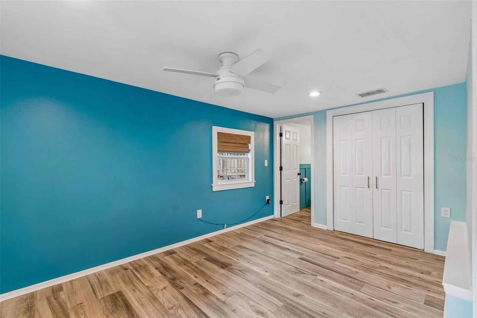 1304 E KNOLLWOOD ST — photo 15