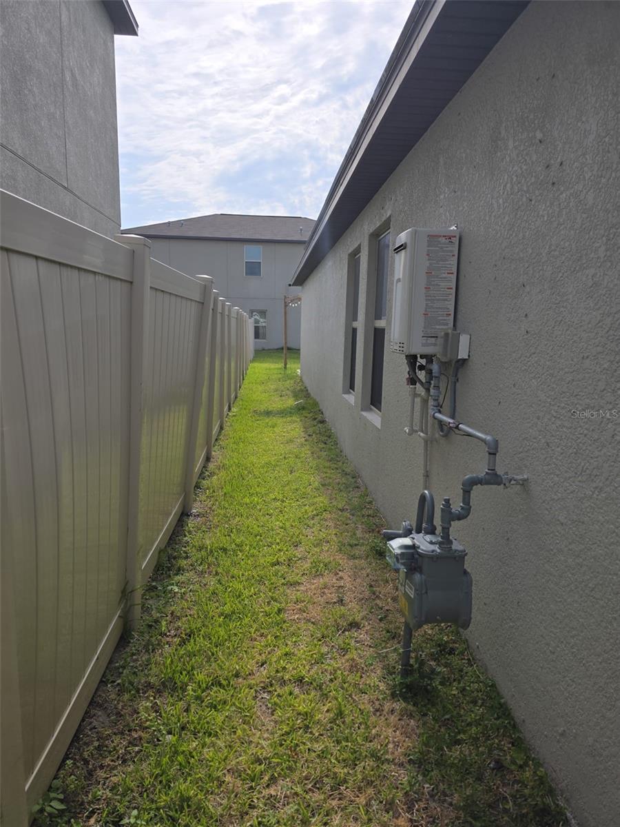 5104 DANDELION ST — photo 2
