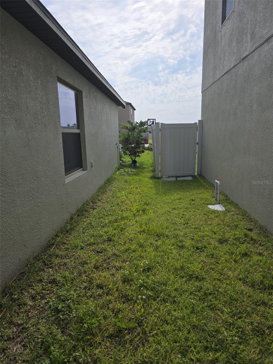 5104 DANDELION ST — photo 3