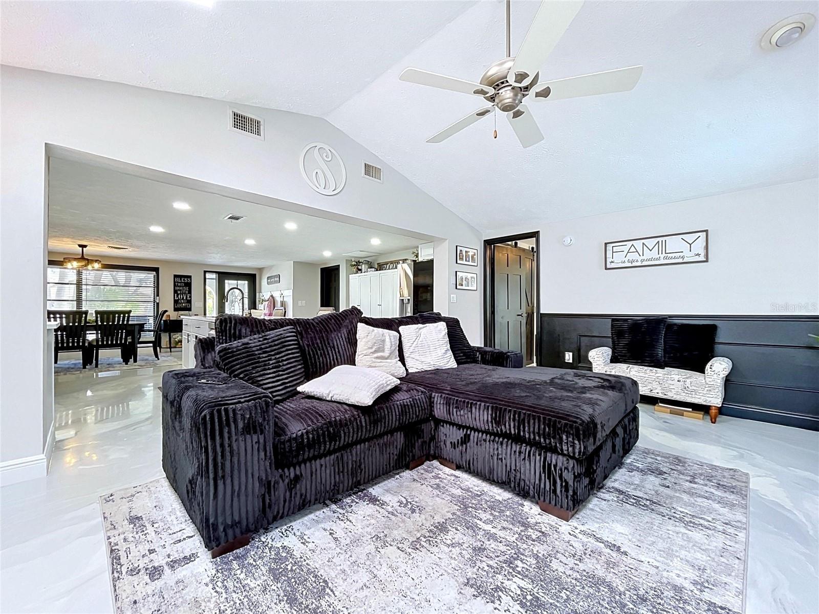 6950 SOUTHWIND DR — photo 9