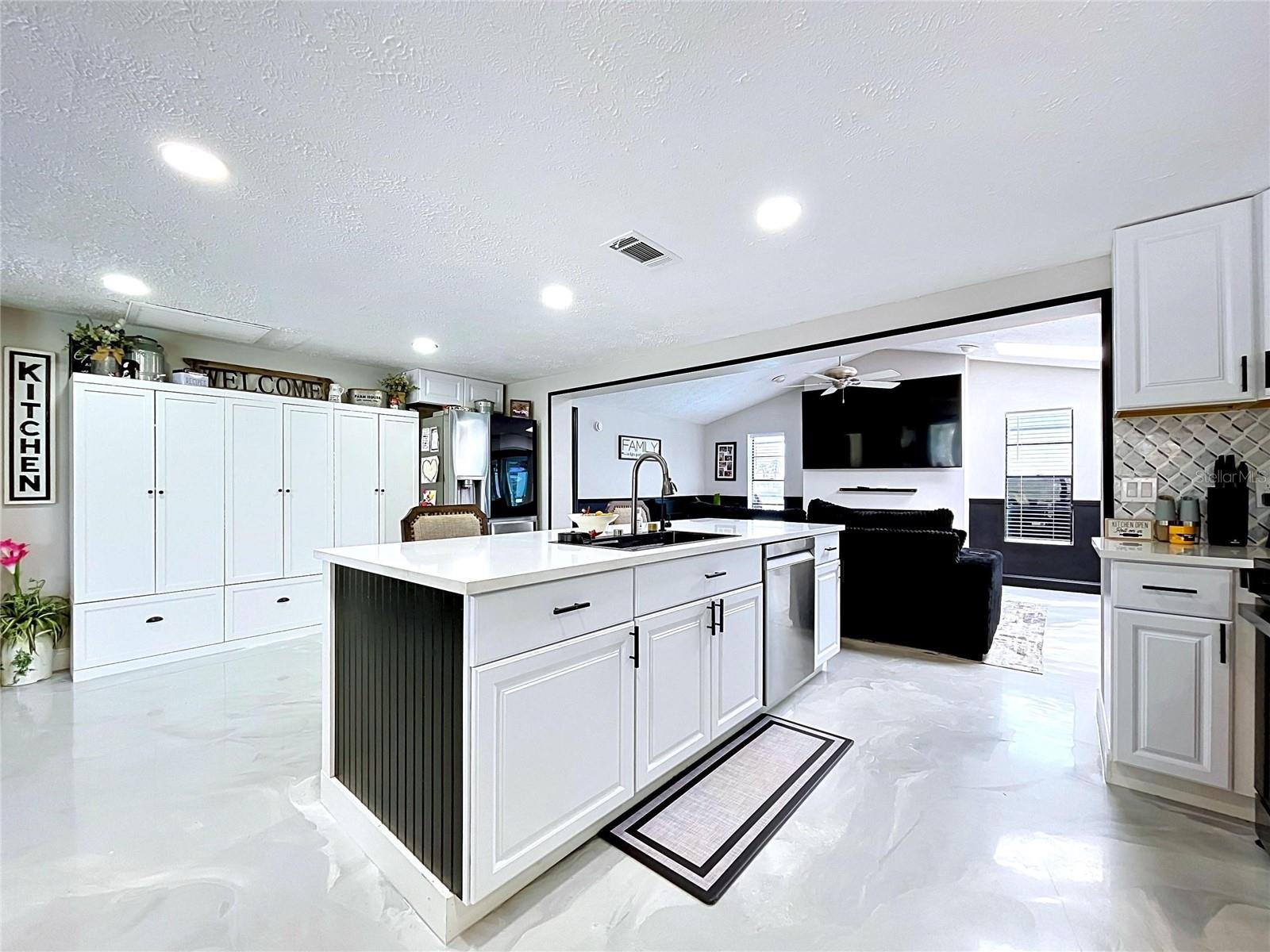 6950 SOUTHWIND DR — photo 8