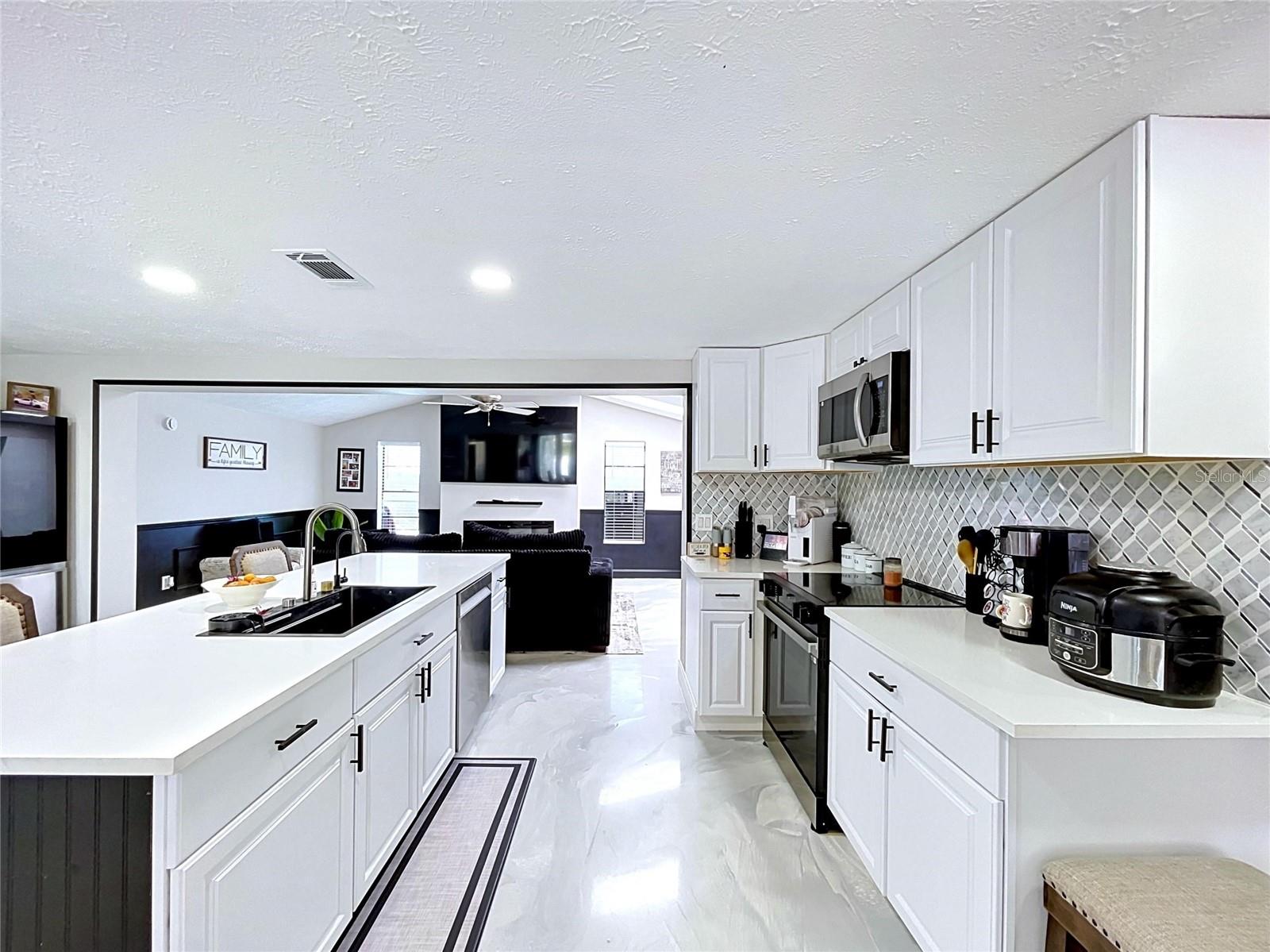 6950 SOUTHWIND DR — photo 4