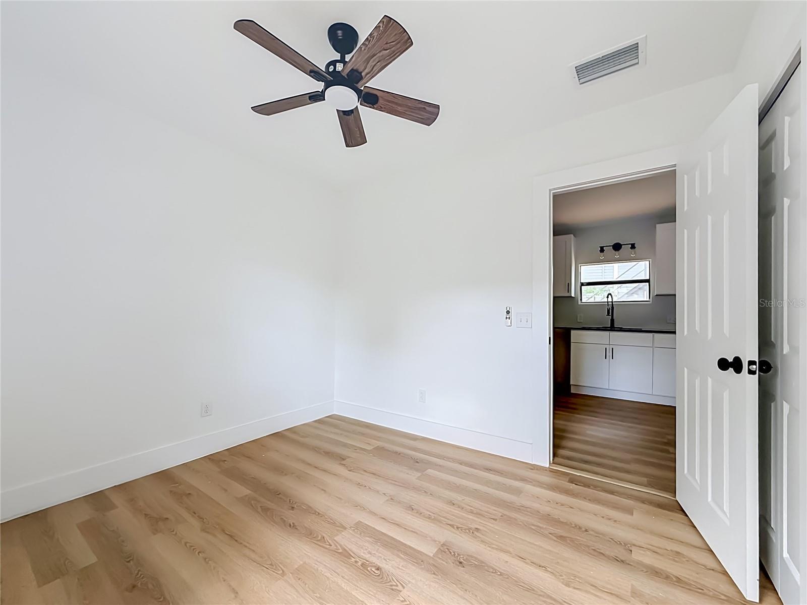 6705 N ELIZABETH ST — photo 13