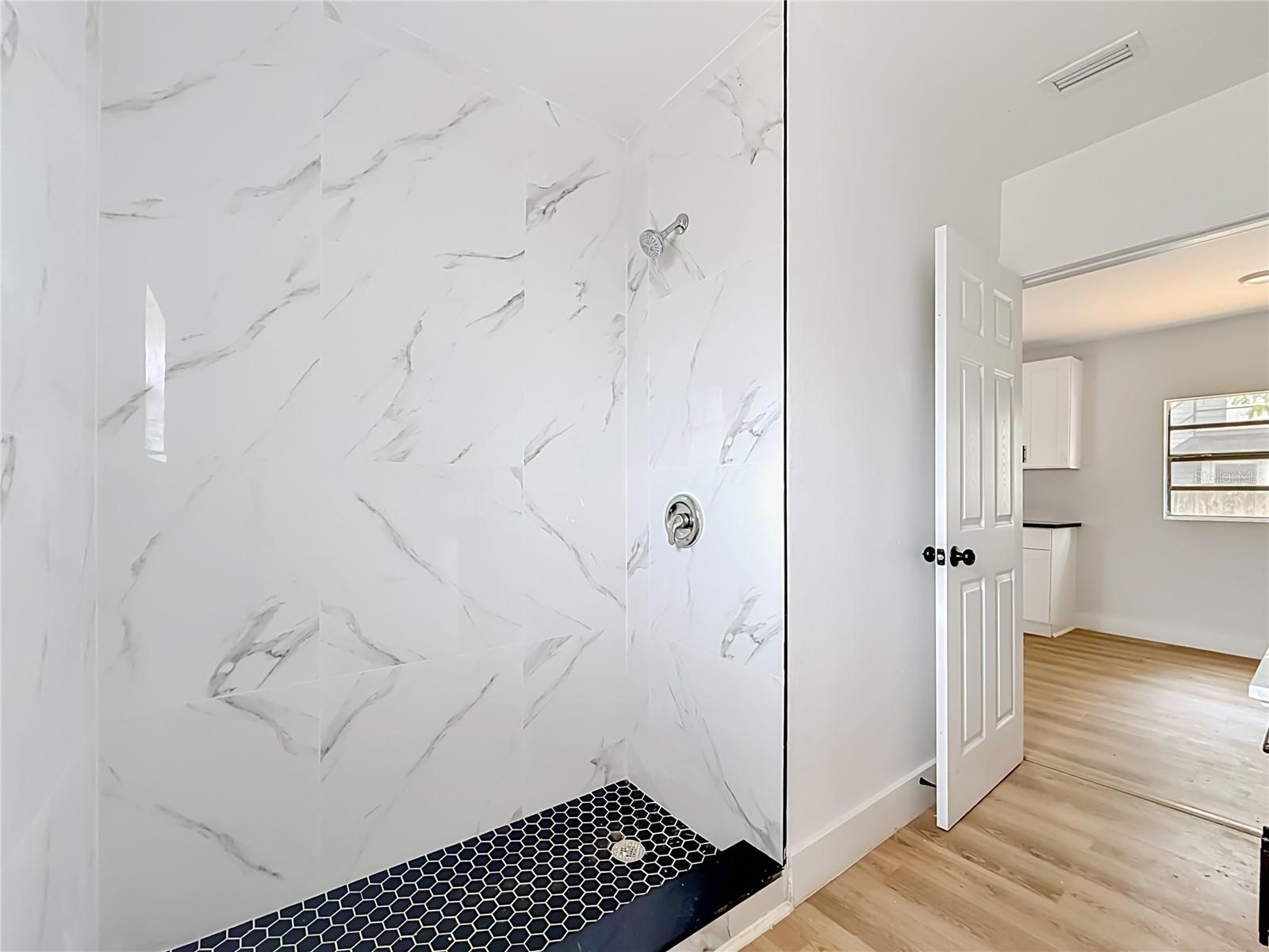 6705 N ELIZABETH ST — photo 21