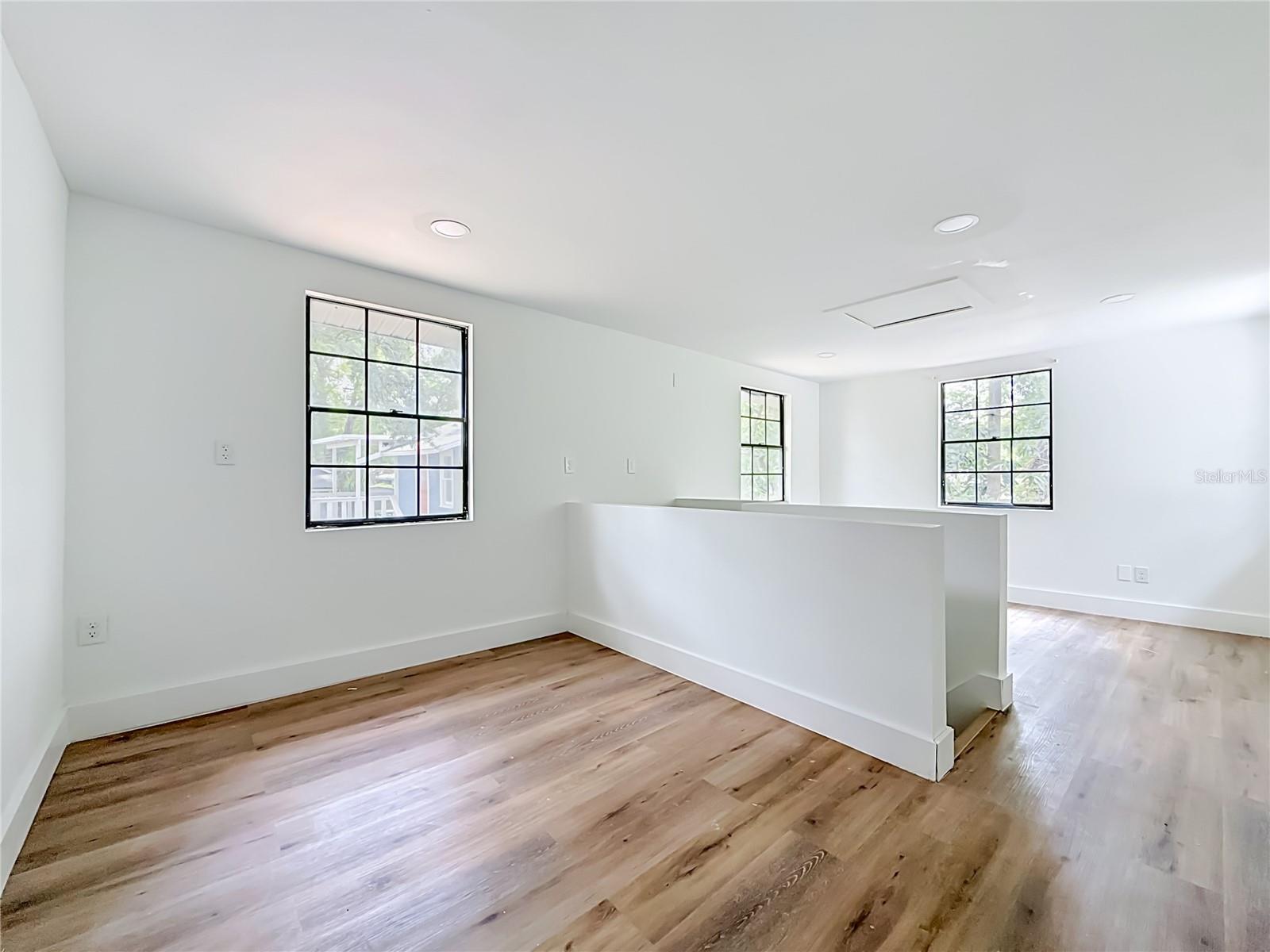 6705 N ELIZABETH ST — photo 26