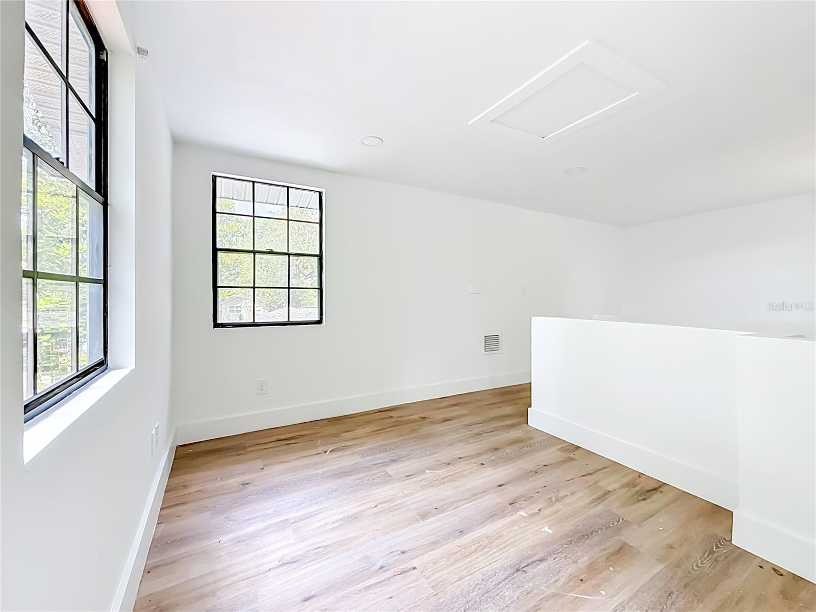 6705 N ELIZABETH ST — photo 29