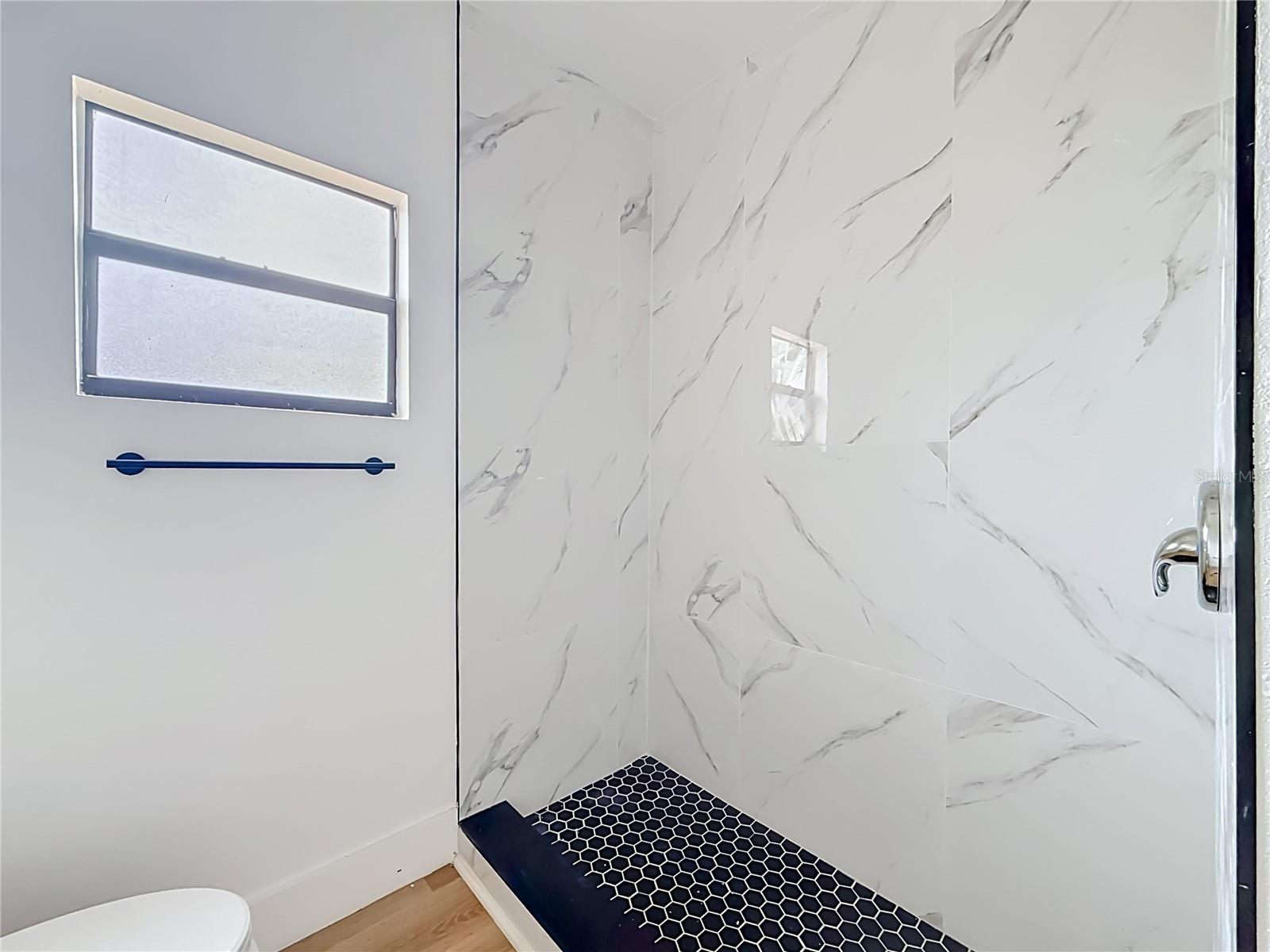 6705 N ELIZABETH ST — photo 20