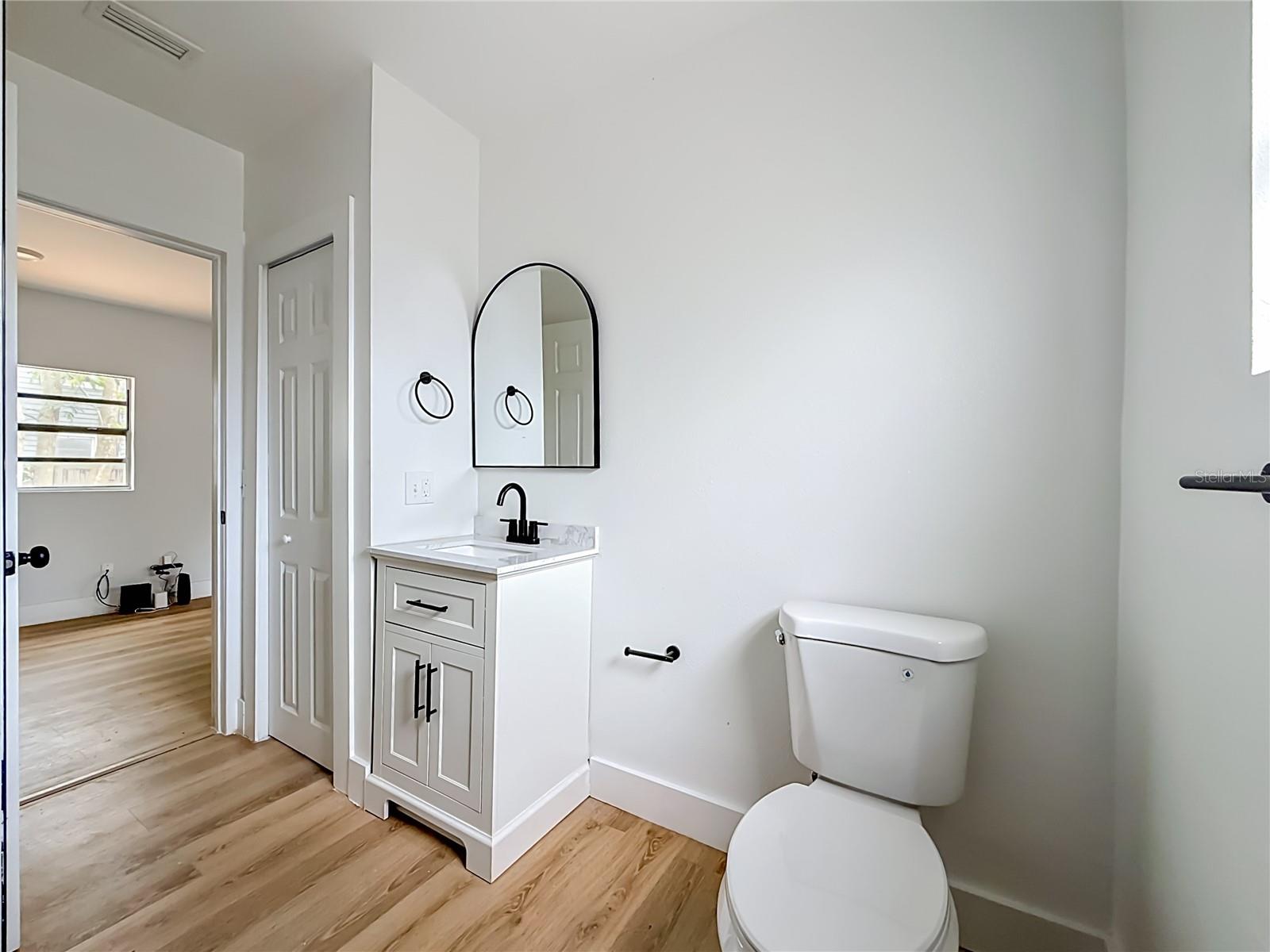 6705 N ELIZABETH ST — photo 22