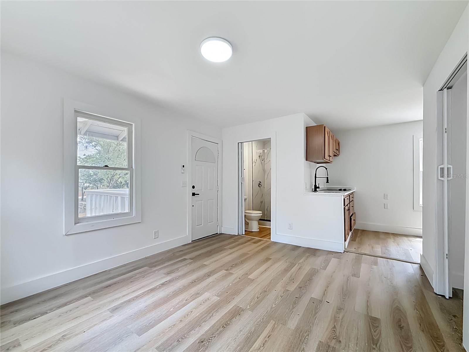 6705 N ELIZABETH ST — photo 43