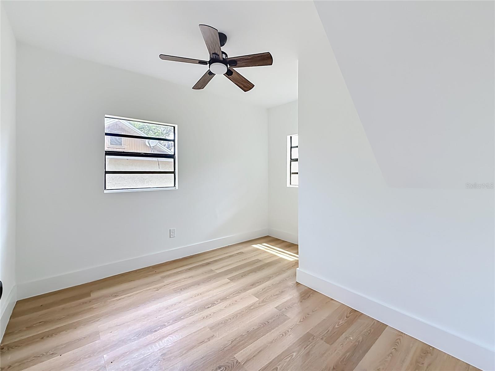 6705 N ELIZABETH ST — photo 16
