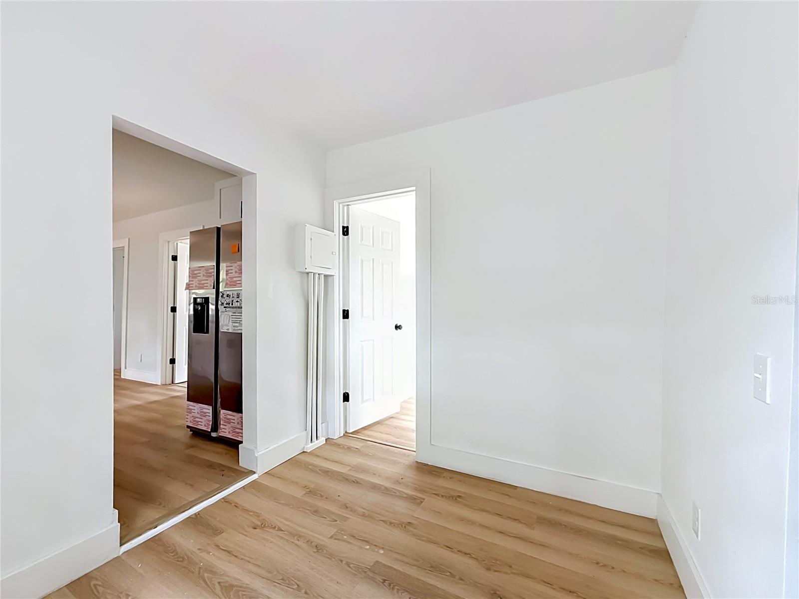 6705 N ELIZABETH ST — photo 24