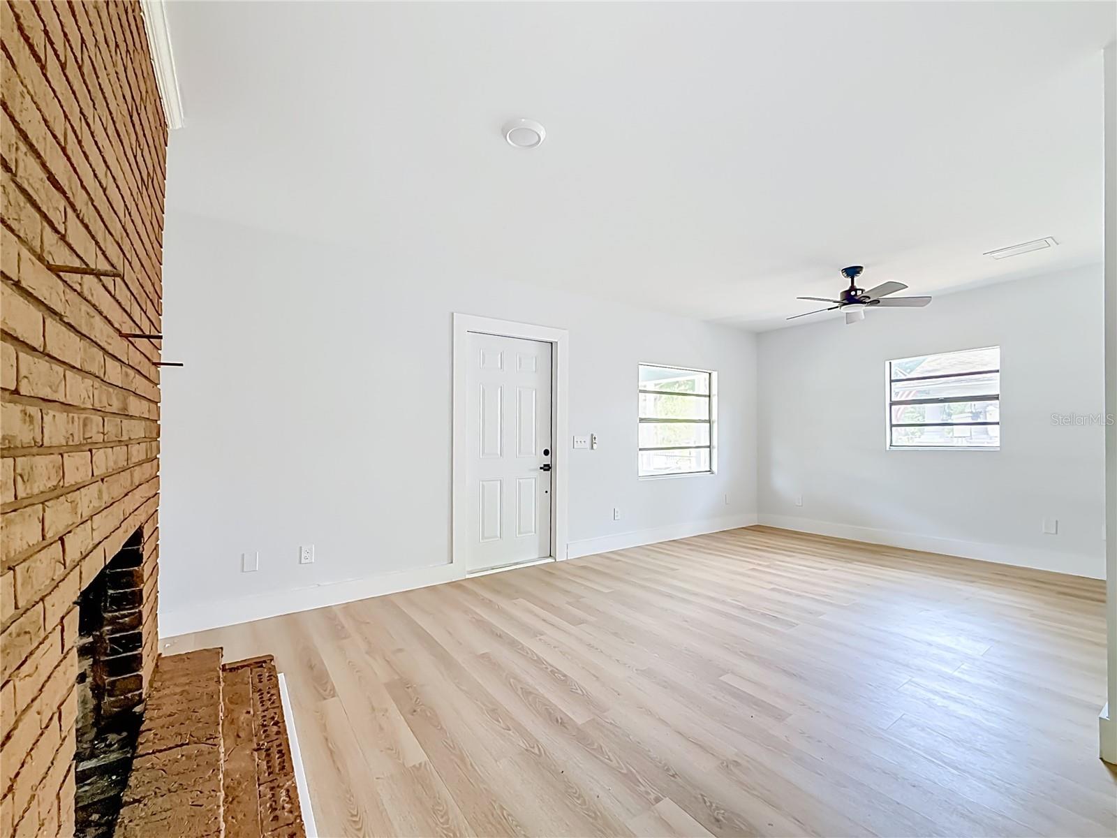 6705 N ELIZABETH ST — photo 6