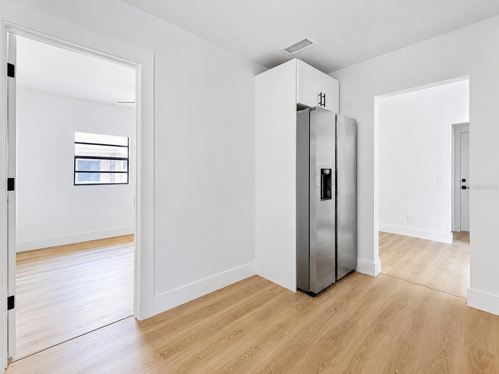 6705 N ELIZABETH ST — photo 12