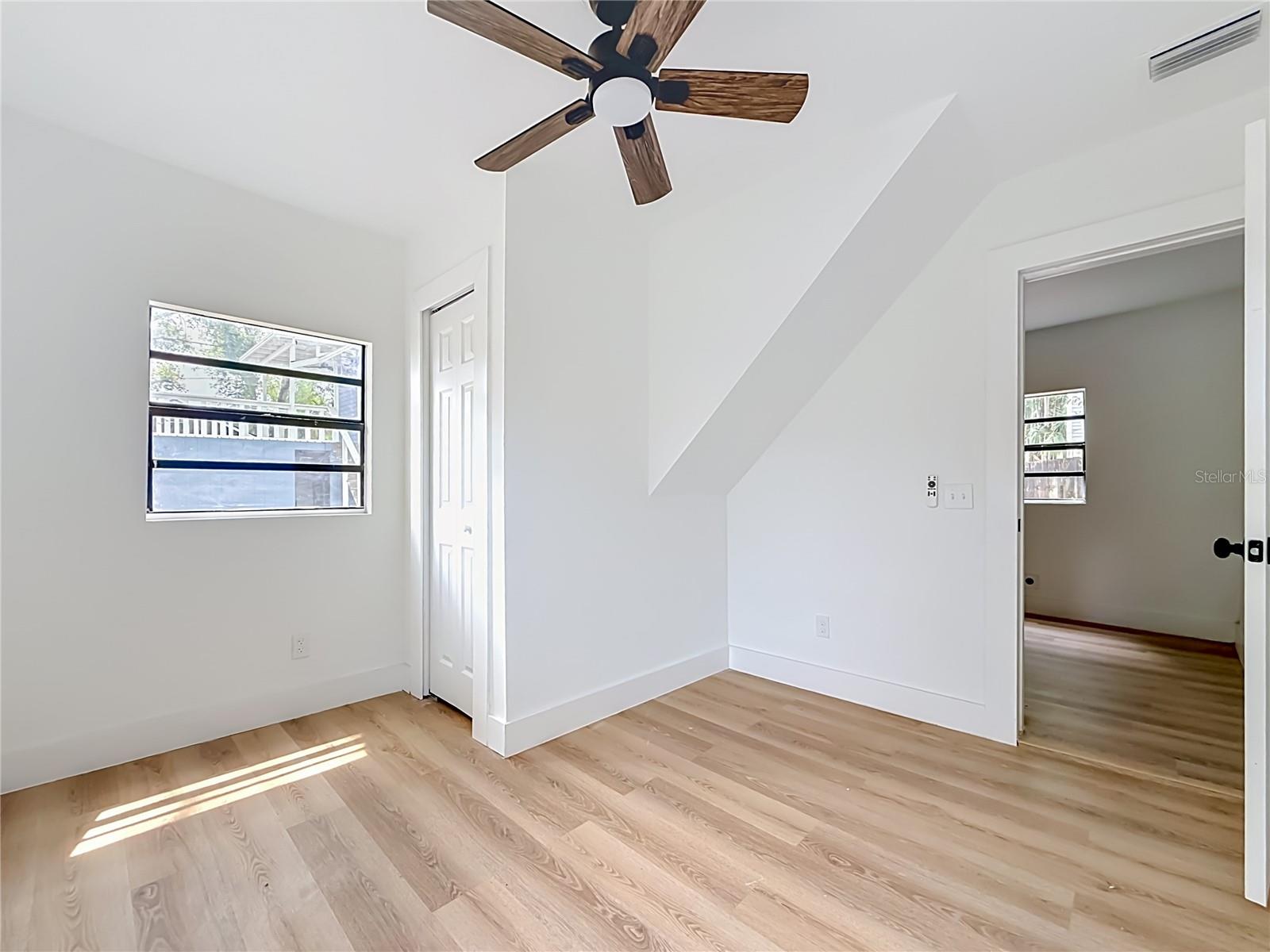 6705 N ELIZABETH ST — photo 17