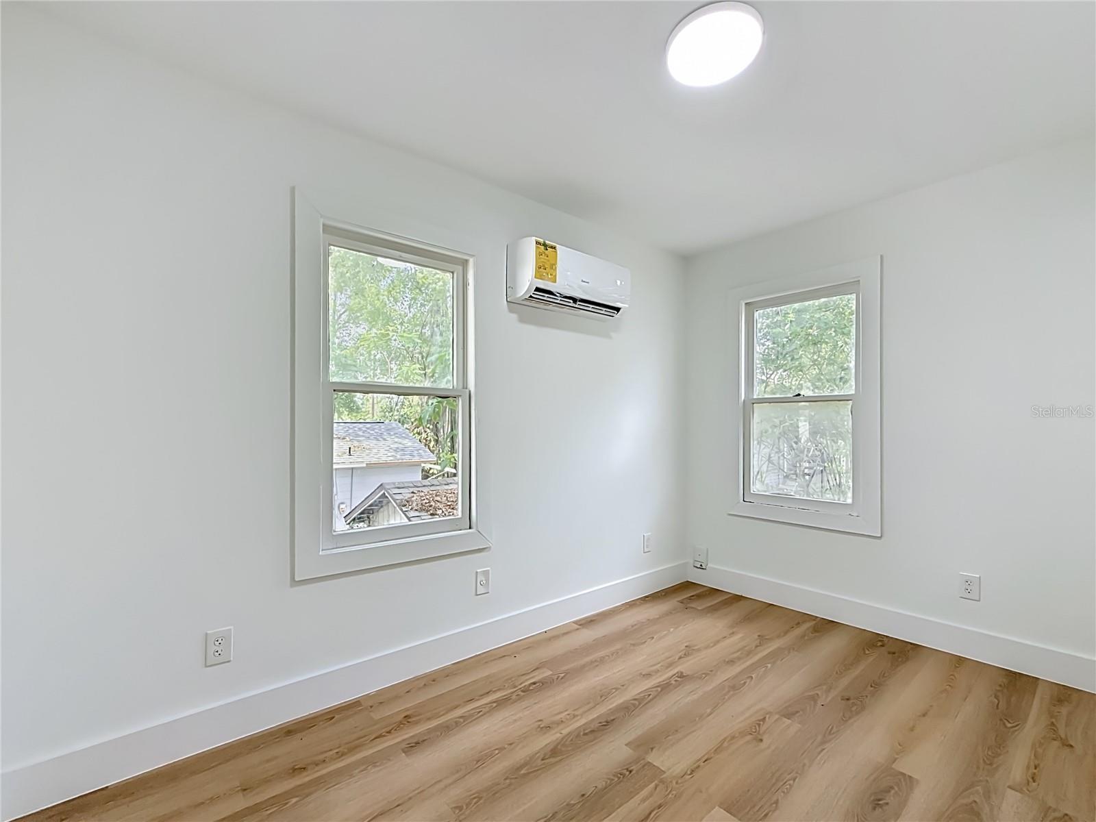 6705 N ELIZABETH ST — photo 50