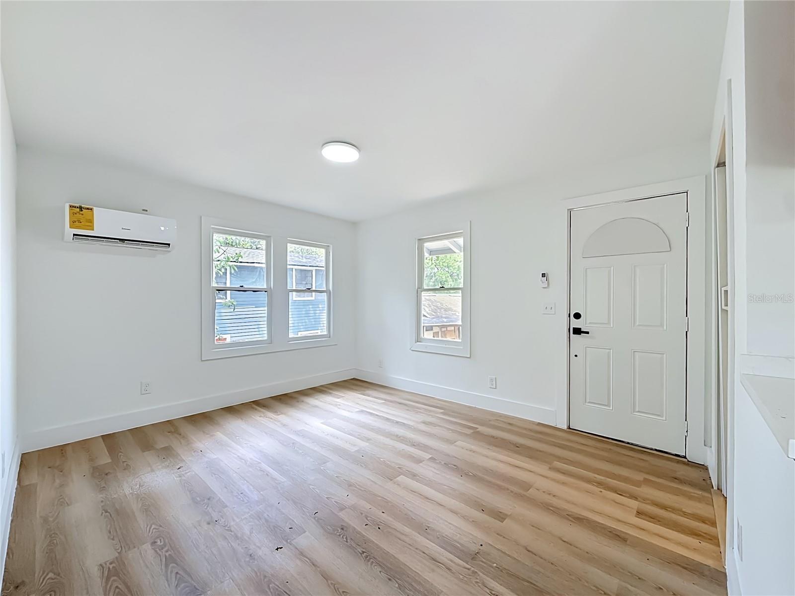 6705 N ELIZABETH ST — photo 44