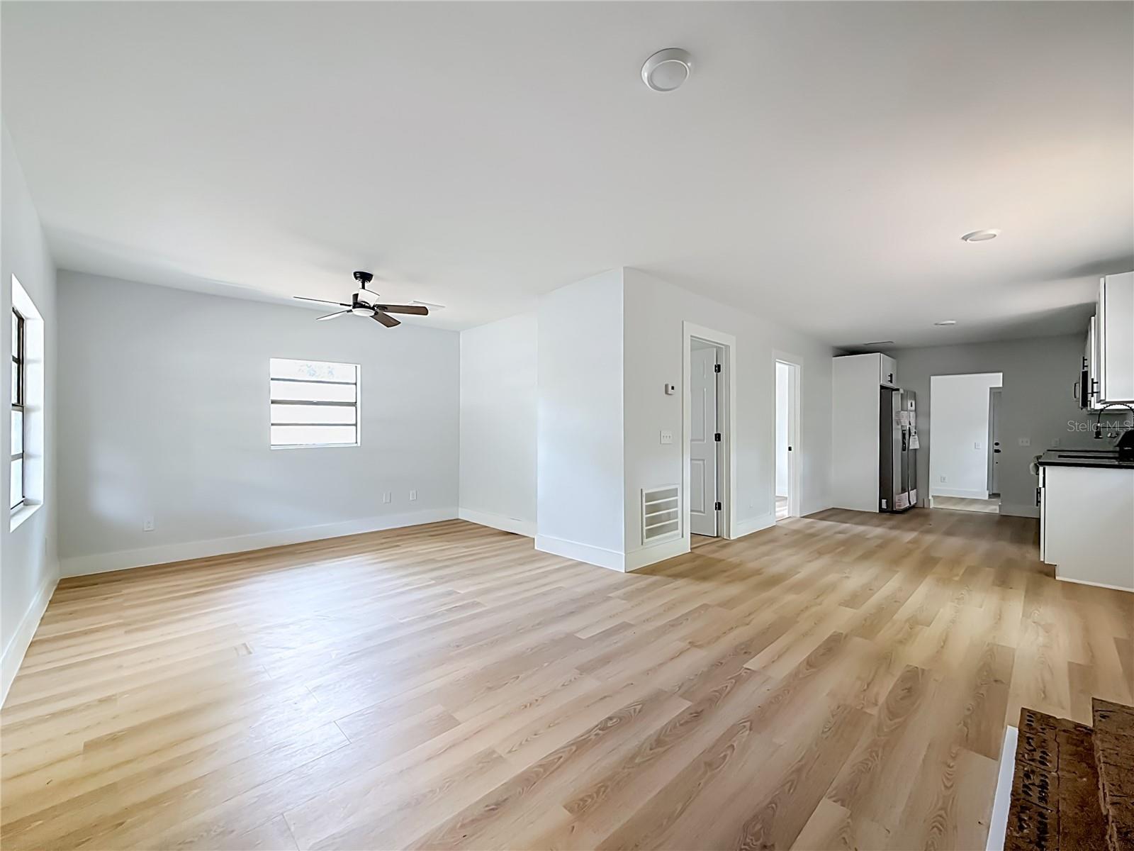 6705 N ELIZABETH ST — photo 5