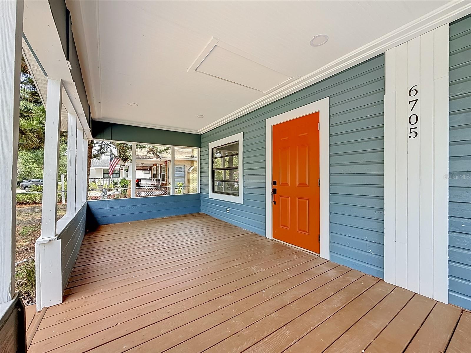 6705 N ELIZABETH ST — photo 3