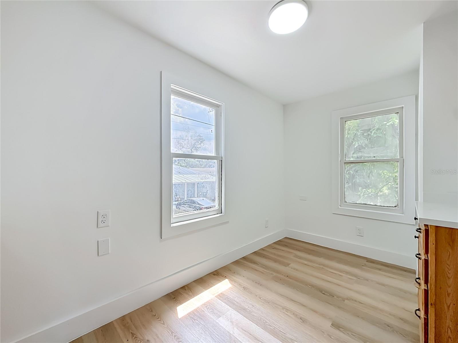 6705 N ELIZABETH ST — photo 46