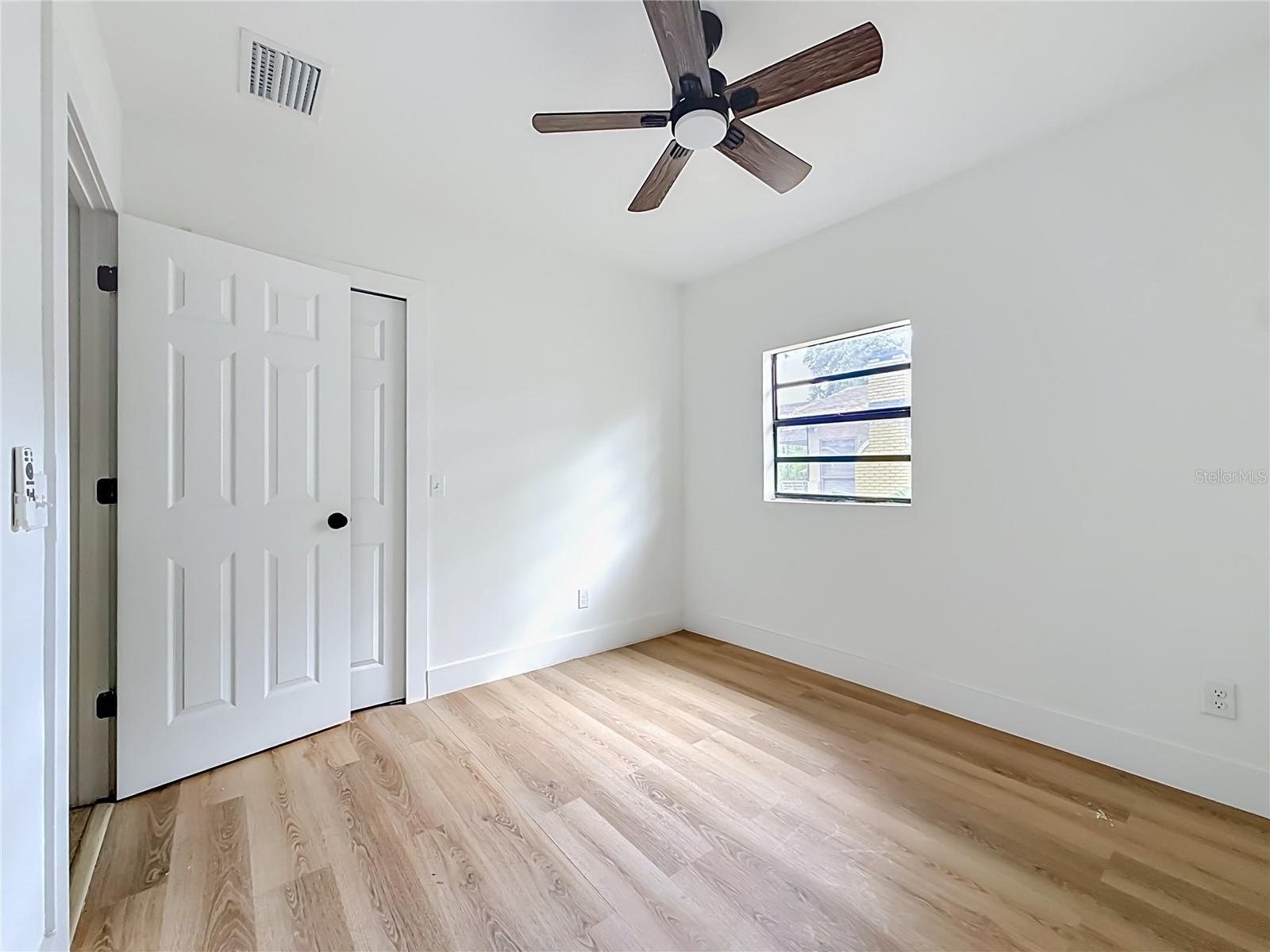 6705 N ELIZABETH ST — photo 15