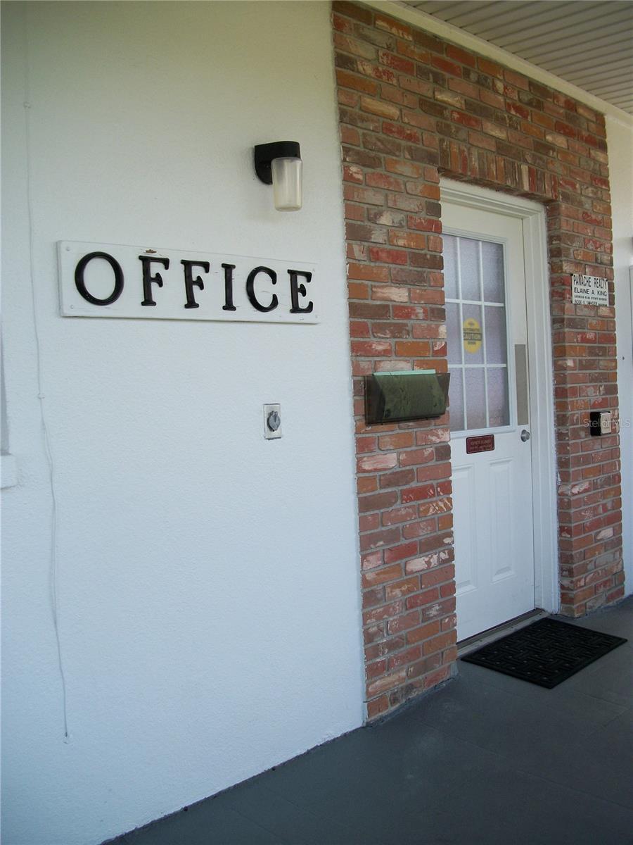 5850 18TH ST N #7 — photo 33