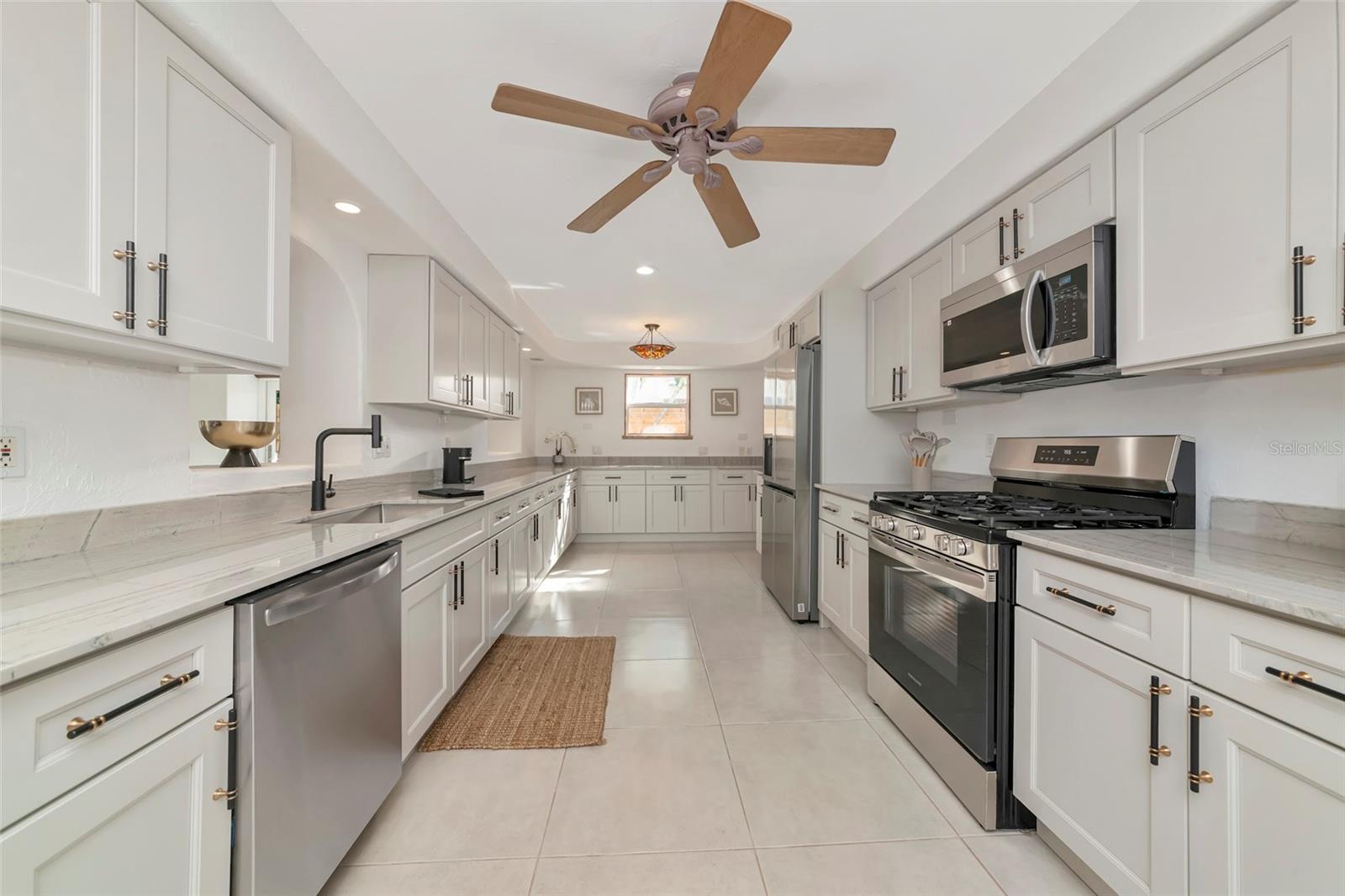 681 AVENIDA DE MAYO — photo 23