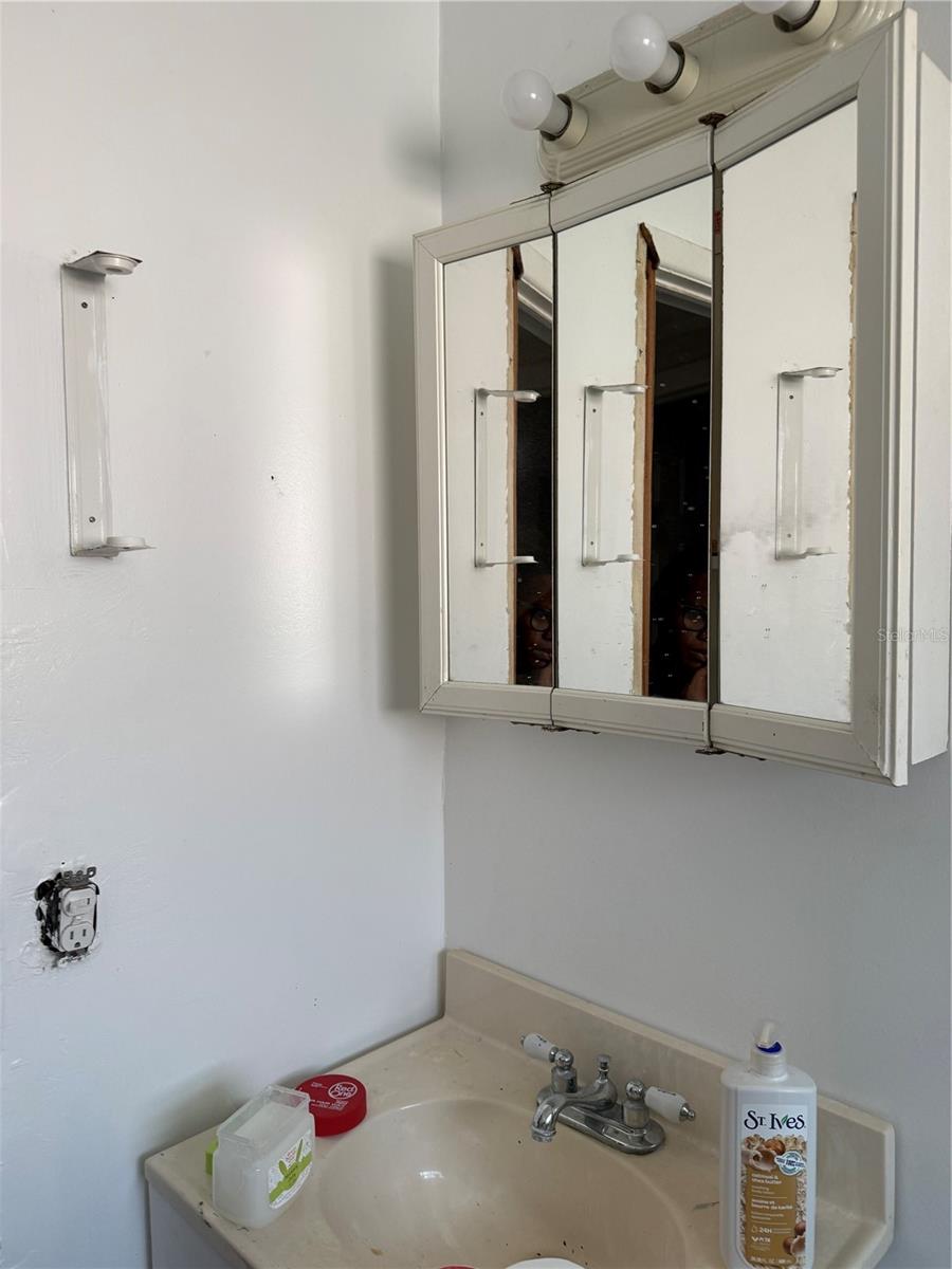 3210 E FERN ST — photo 9
