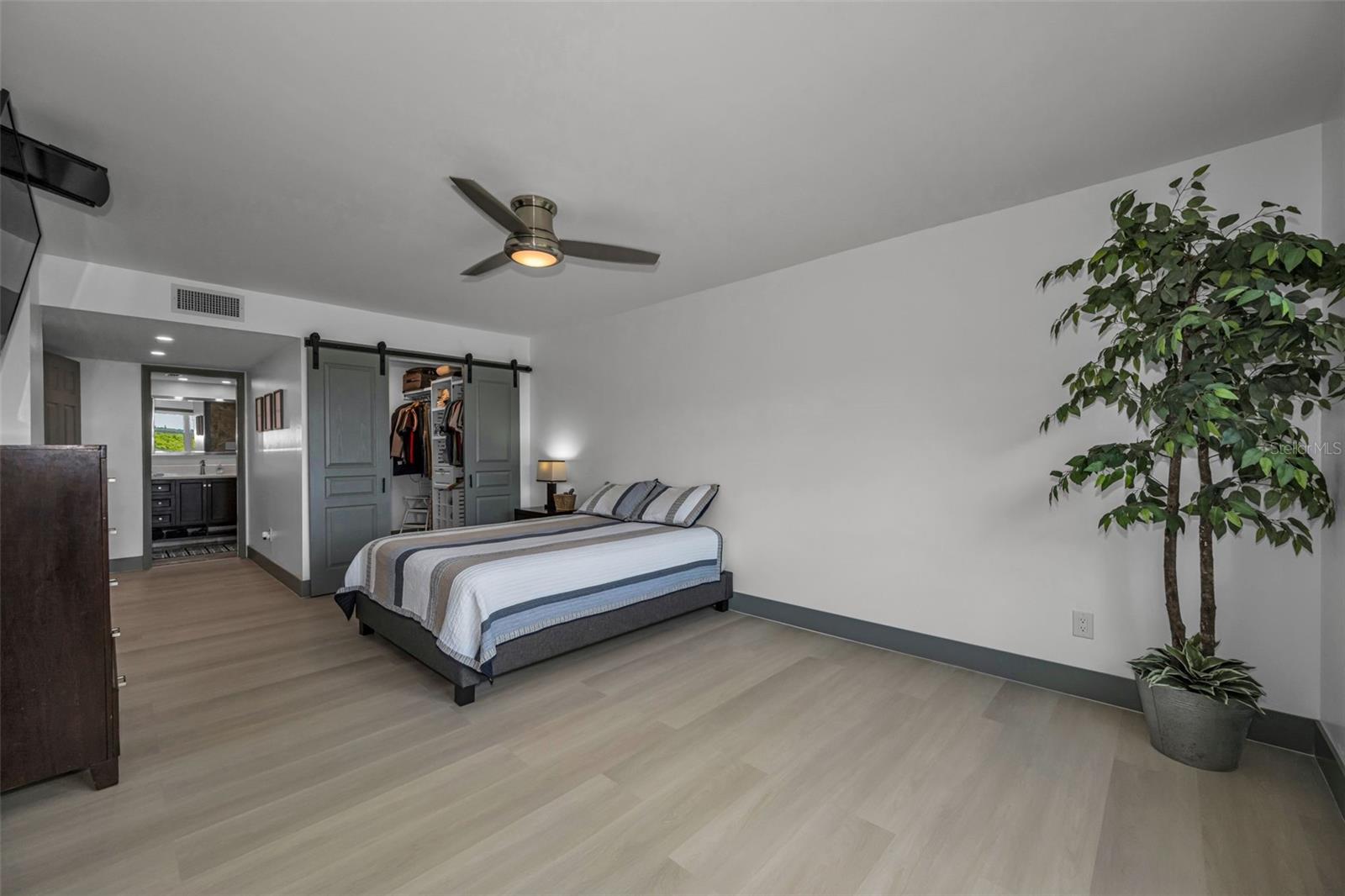 5400 PARK ST N #303 — photo 23