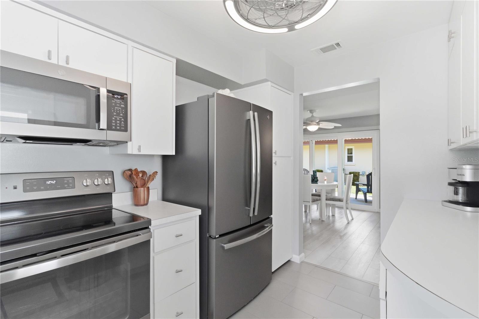 3303 CAMBRIDGE AVE — photo 21