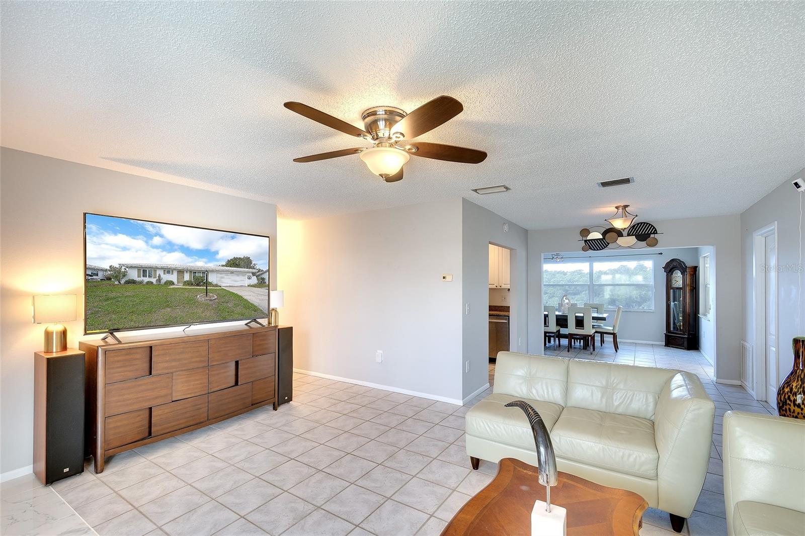 3810 JOYCE DR — photo 6