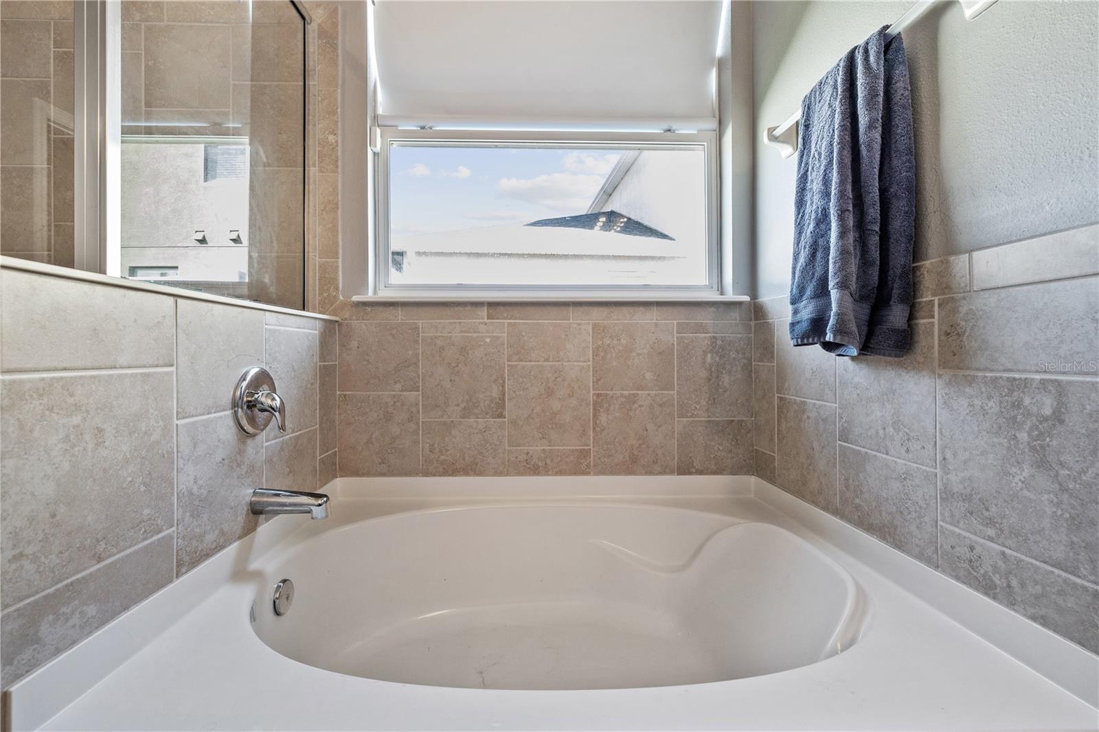 5453 SUNCATCHER DR — photo 23