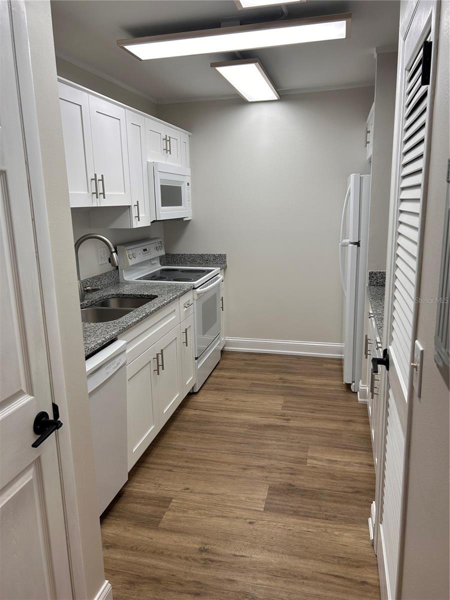 51 ISLAND WAY #306 — photo 14