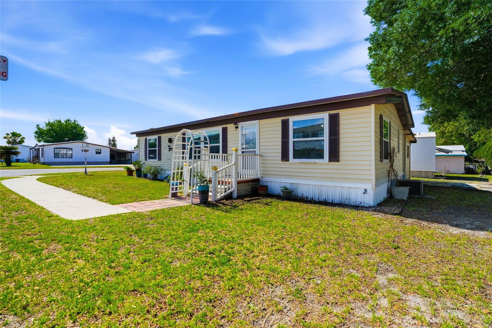3933 SARAH DR — photo 4