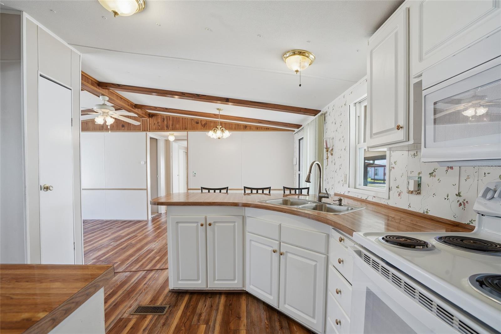 3933 SARAH DR — photo 13